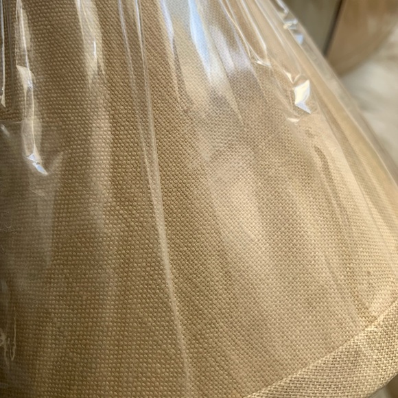 Restoration Hardware NEW 4 Small/Medium Clip On beige lampshades - Picture 5 of 9